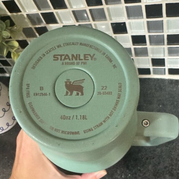STANLEY Quencher H2.0 FlowState Tumbler 40oz (Eucalyptus) - Picture 3 of 3